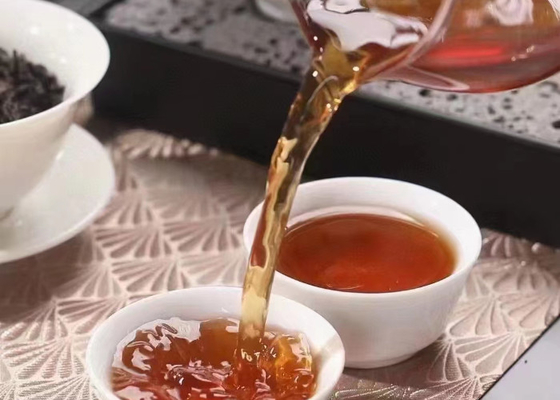 Berwarna cokelat muda yang membusukkan lemak dengan aroma bunga