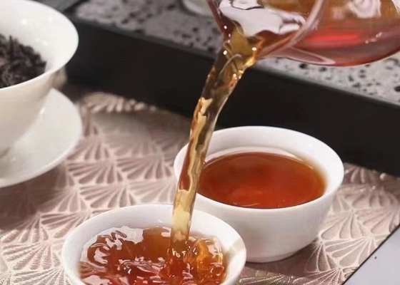 Teh batu Wuyi adalah teh oolong, diproduksi di Gunung Wuyi di utara Fujian, pohon teh tumbuh di celah batu