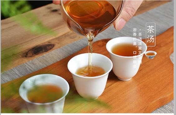 Teh Oolong, milik Teh hijau dan Teh semi-fermentasi, memiliki banyak varietas dan merupakan kategori Teh yang unik di Cina.
