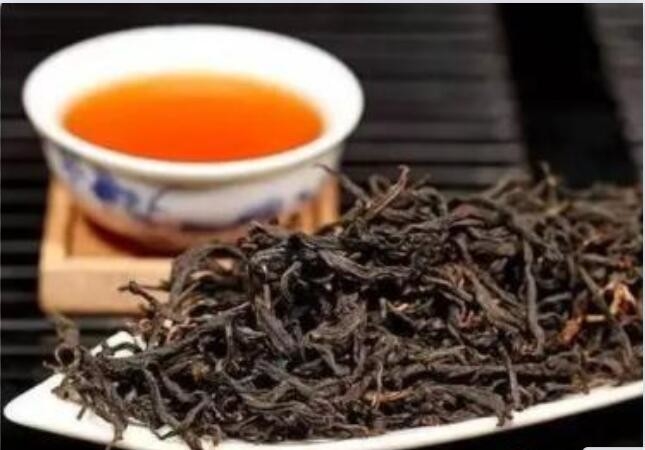 Silver junmei adalah kuncup teh teh liar, yang dipetik dari spesies kecil asli ekologis teh liar di
